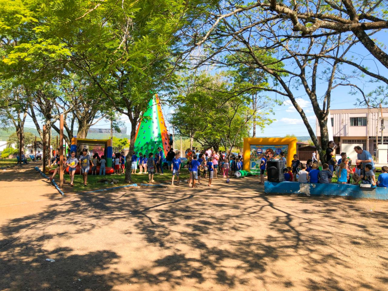 FESTA EM COMEMORAÇÃO AO DIAS DA CRIANÇAS